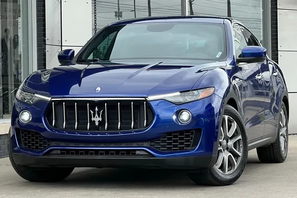 2017 Maserati Levante Base photo 1