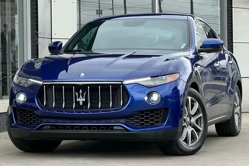 2017 Maserati Levante Base photo 1