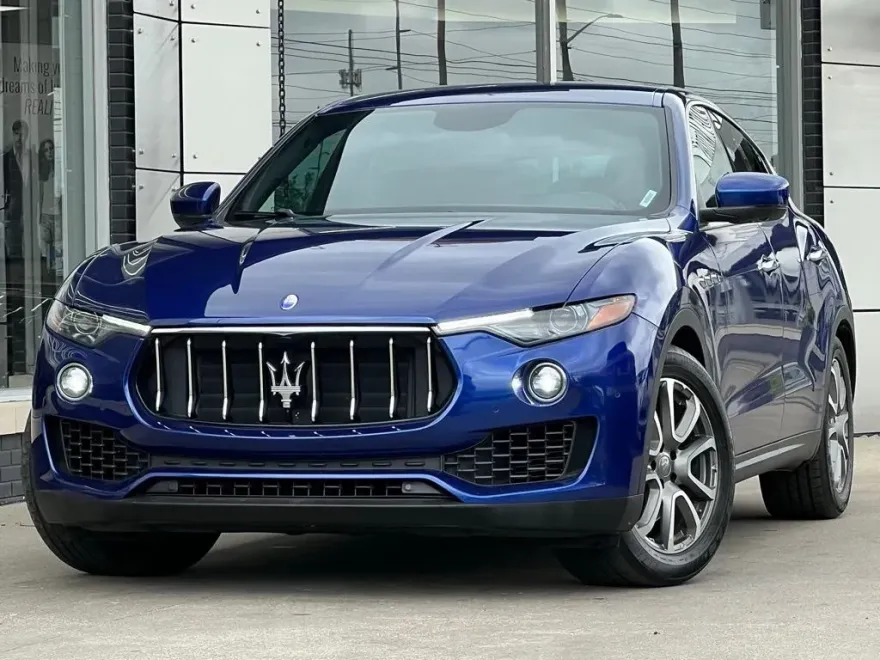 2017 Maserati Levante Base photo 1