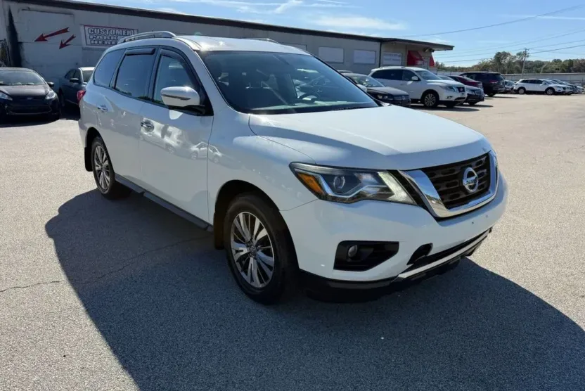2018 Nissan Pathfinder SL photo 1