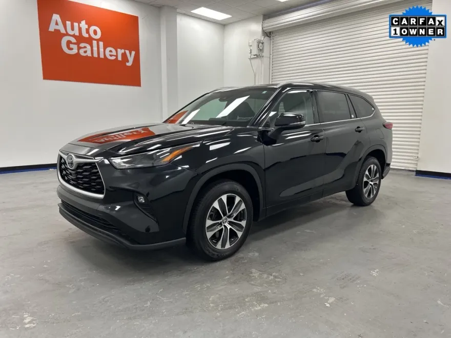 2022 Toyota Highlander XLE photo 1