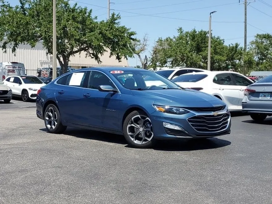 2024 Chevrolet Malibu 1LT photo 1