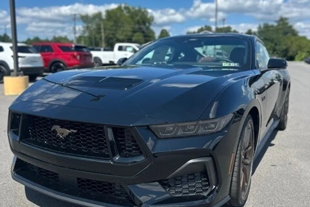 2025 Ford Mustang GT Premium photo 1
