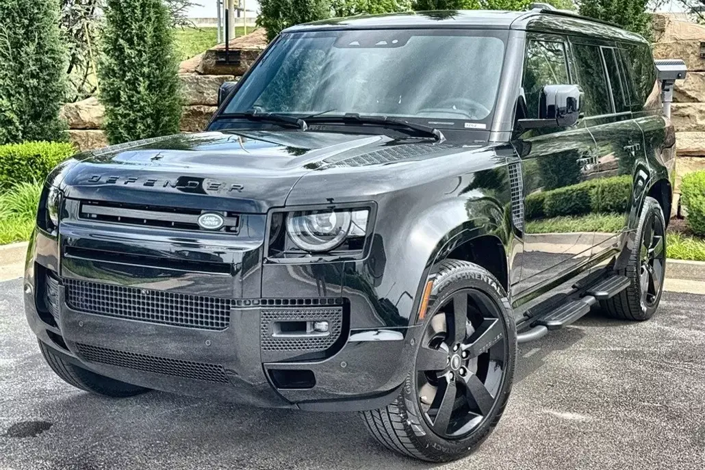 2025 Land Rover Defender X-Dynamic SE photo 1