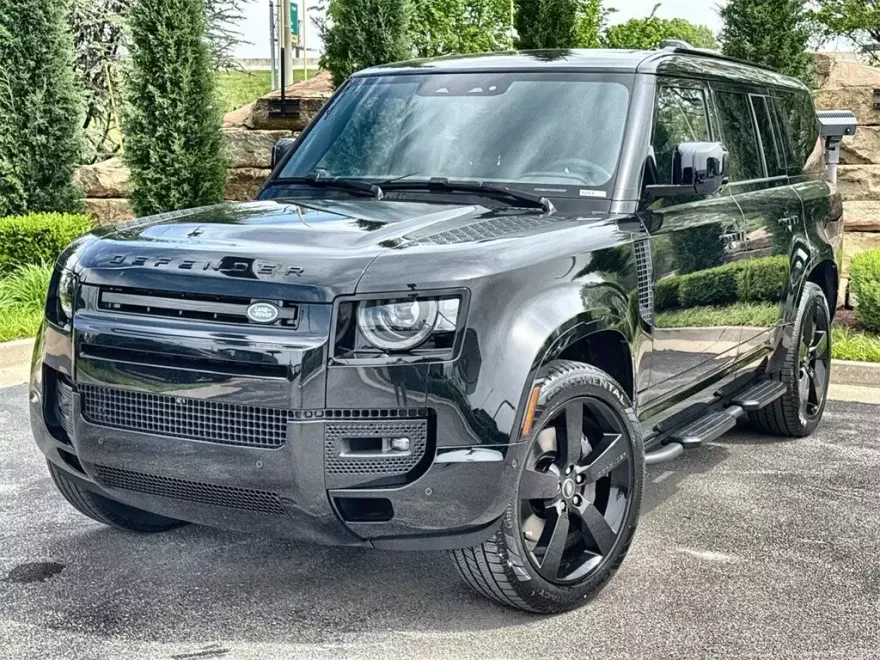 2025 Land Rover Defender X-Dynamic SE photo 1