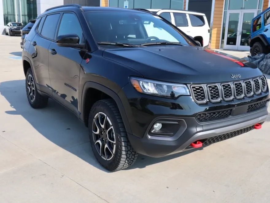 2025 Jeep Compass Trailhawk photo 1