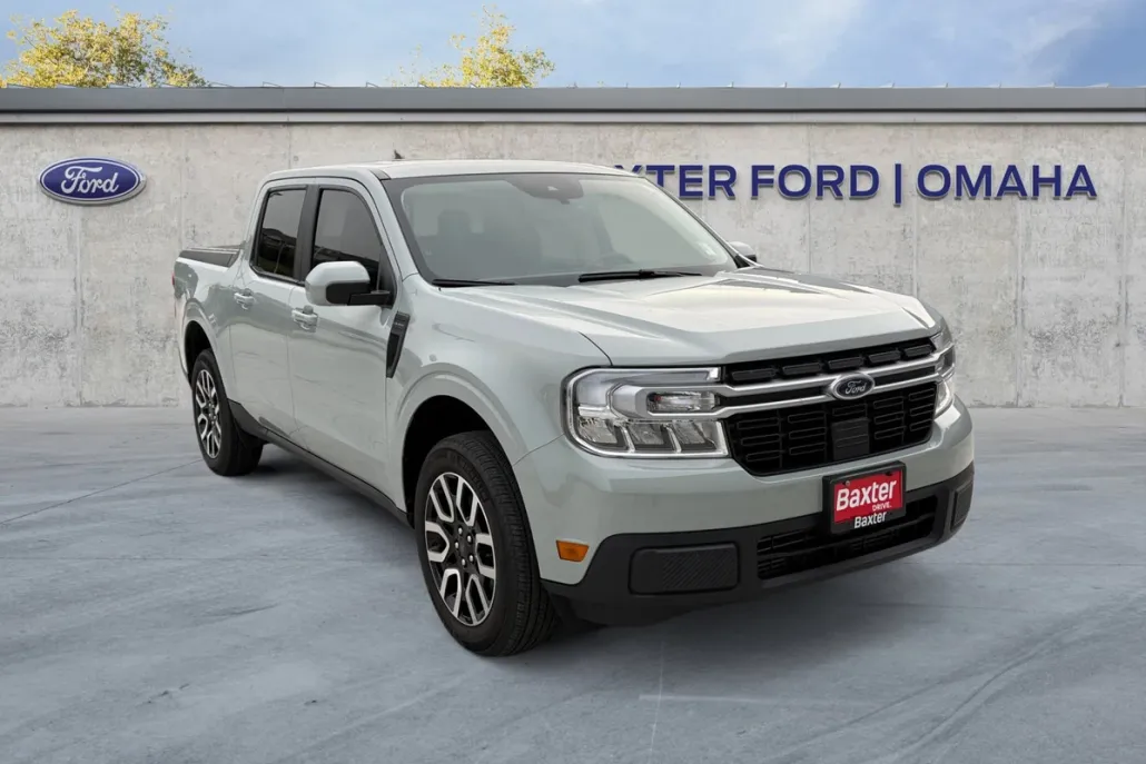 2023 Ford Maverick Lariat photo 1