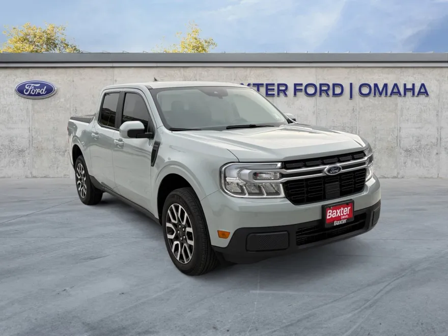 2023 Ford Maverick Lariat photo 1