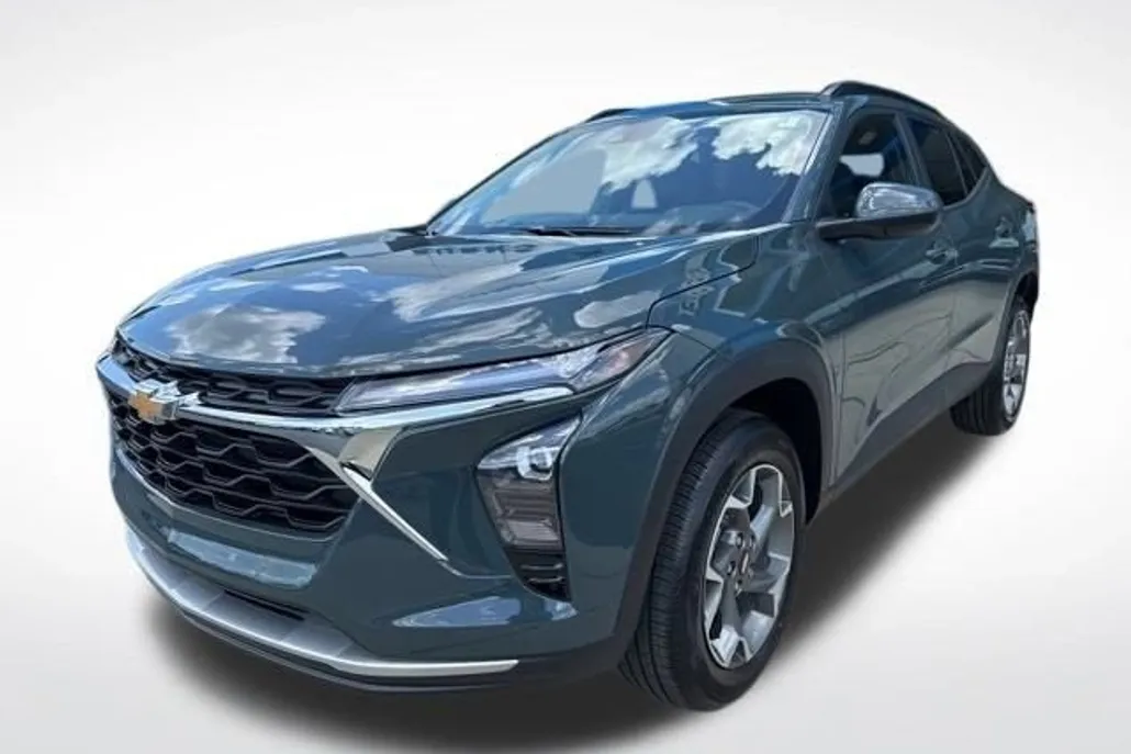 2025 Chevrolet Trax LT photo 1