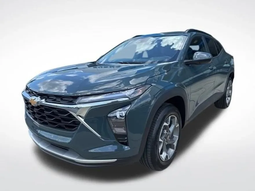 2025 Chevrolet Trax LT photo 1