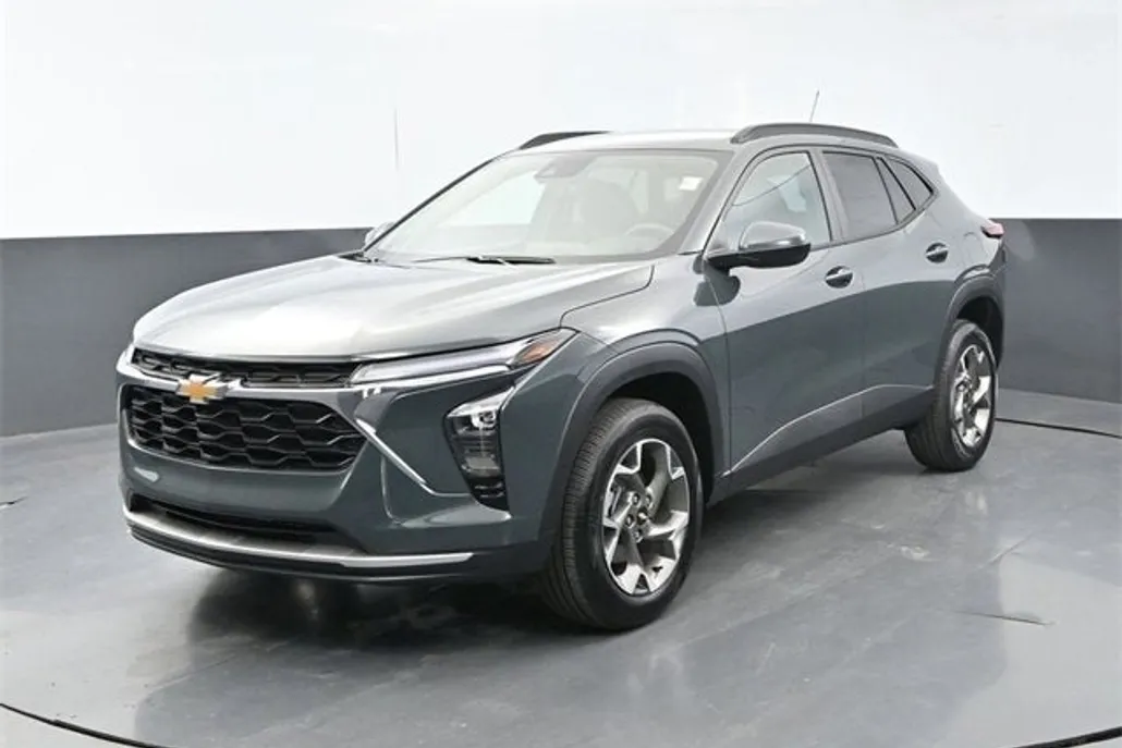2025 Chevrolet Trax LT photo 1