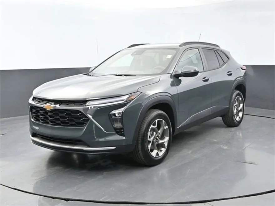 2025 Chevrolet Trax LT photo 1