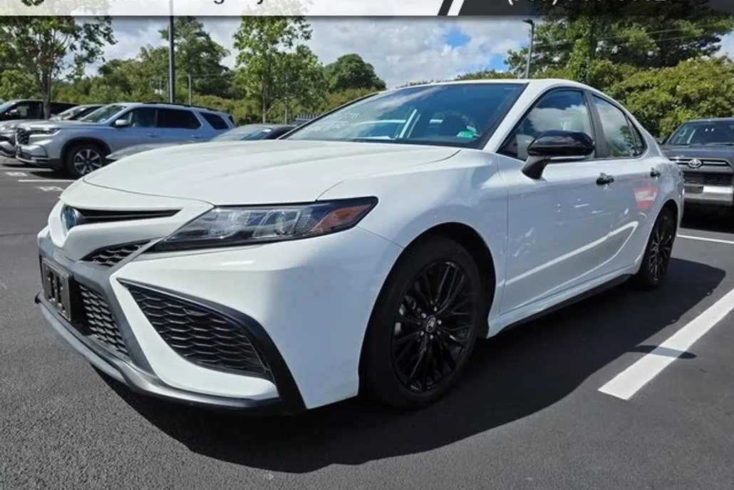 2022 Toyota Camry Hybrid photo 1