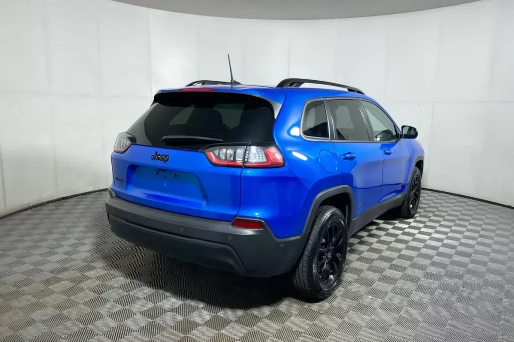 2023 Jeep Cherokee Altitude Lux photo 1