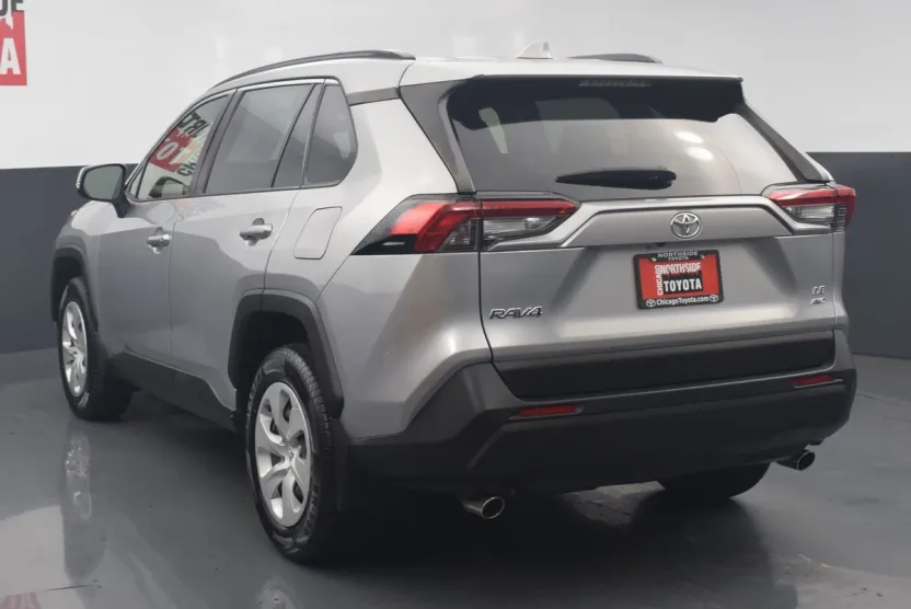 2019 Toyota RAV4 LE photo 1