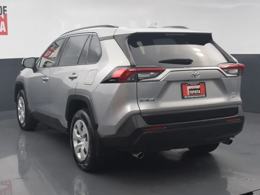 2019 Toyota RAV4 LE photo 1