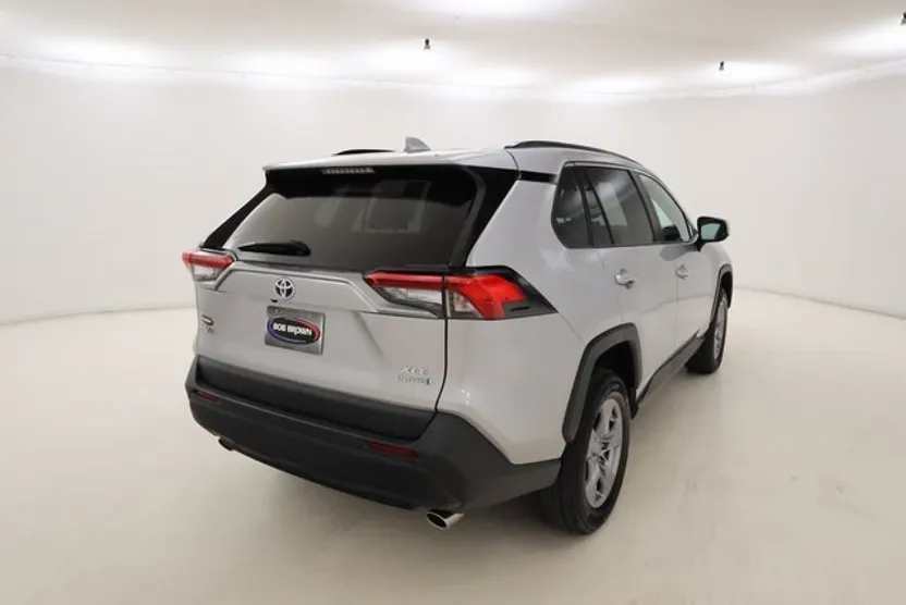 2022 Toyota RAV4 Hybrid XLE photo 1