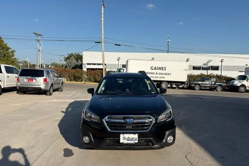 2018 Subaru Outback 2.5i Limited photo 1