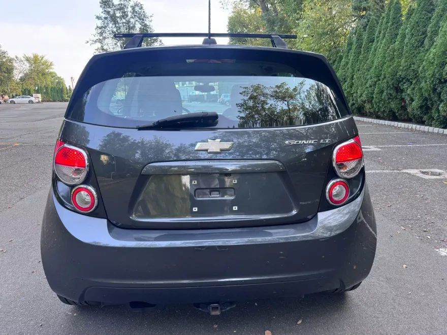 2016 Chevrolet Sonic LT photo 1