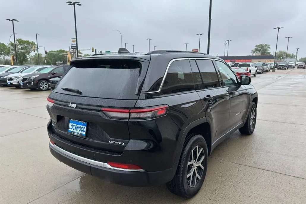 2024 Jeep Grand Cherokee Limited photo 1
