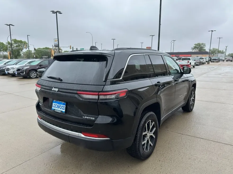 2024 Jeep Grand Cherokee Limited photo 1