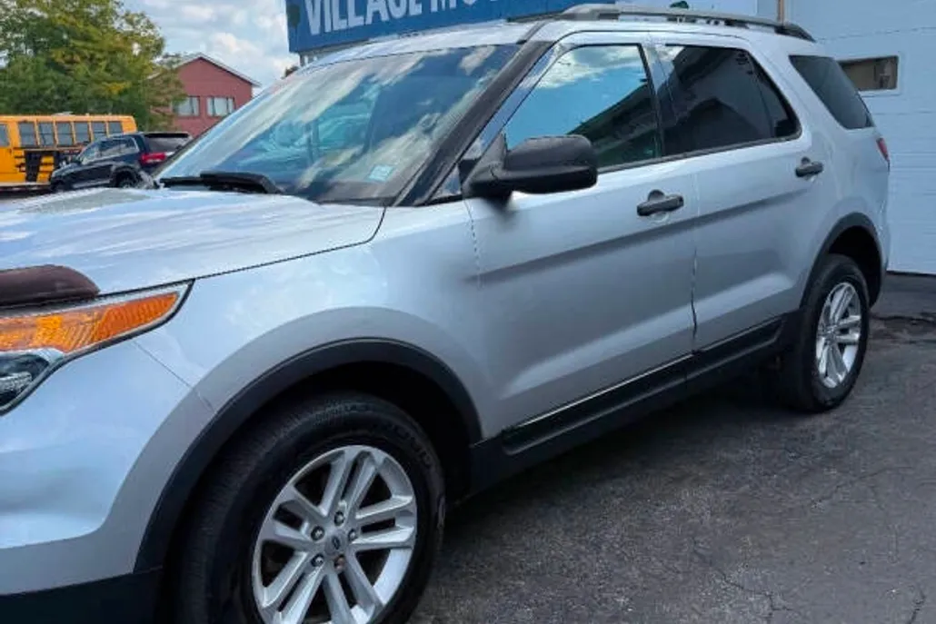 2015 Ford Explorer Base photo 1