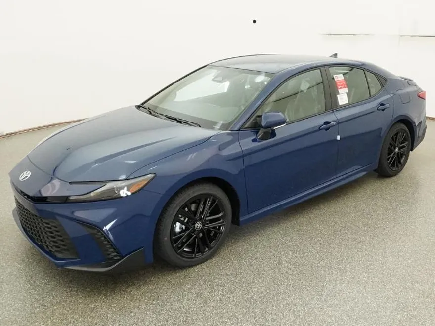 2025 Toyota Camry SE photo 1