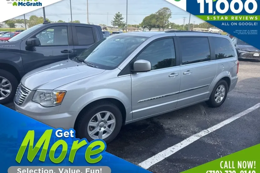 2011 Chrysler Town & Country Touring photo 1