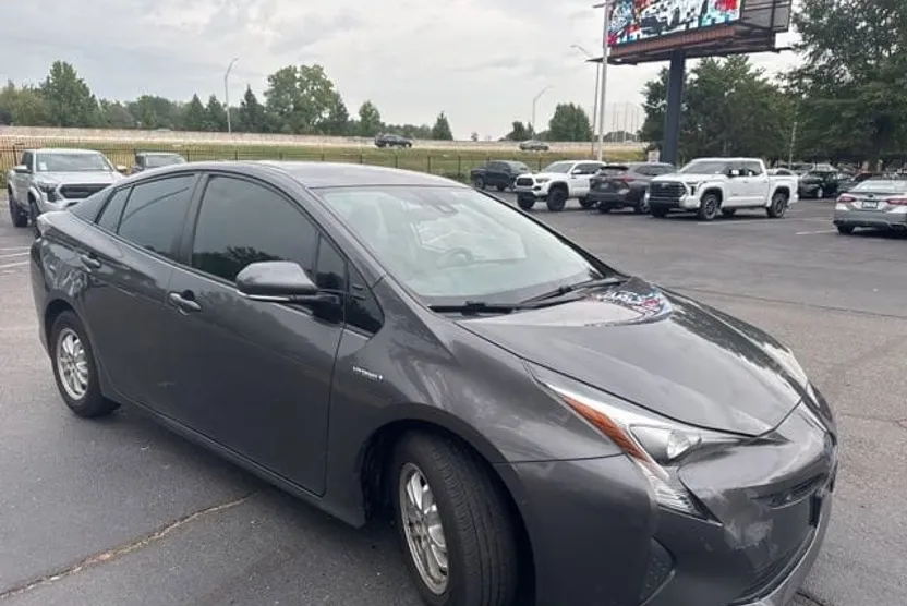 2018 Toyota Prius Two photo 1