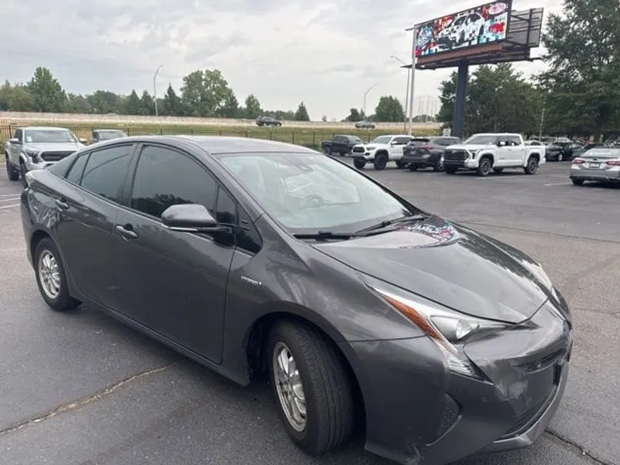 2018 Toyota Prius Two photo 1