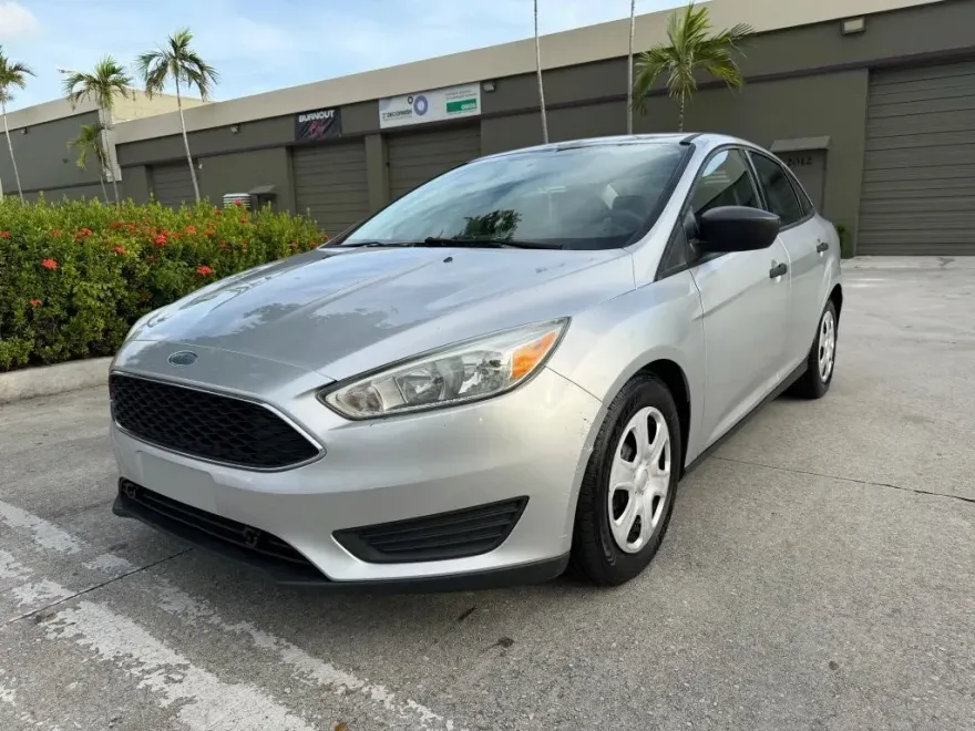 2017 Ford Focus Sedan photo 1