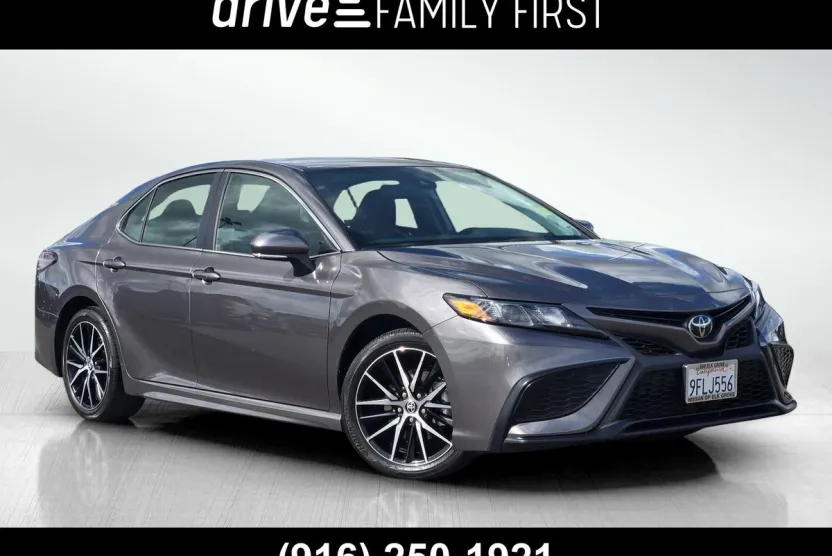 2023 Toyota Camry SE photo 1