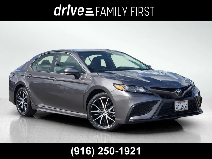 2023 Toyota Camry SE photo 1