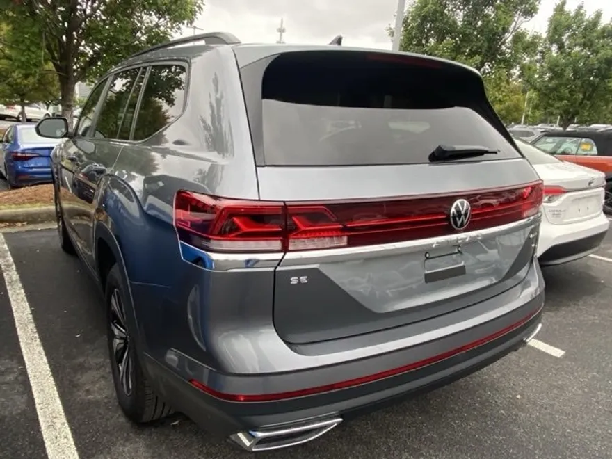 2024 Volkswagen Atlas SE photo 1