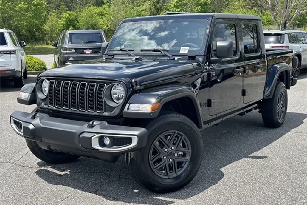 2025 Jeep Gladiator Sport S photo 1