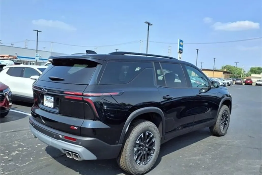2025 Chevrolet Traverse Z71 photo 1