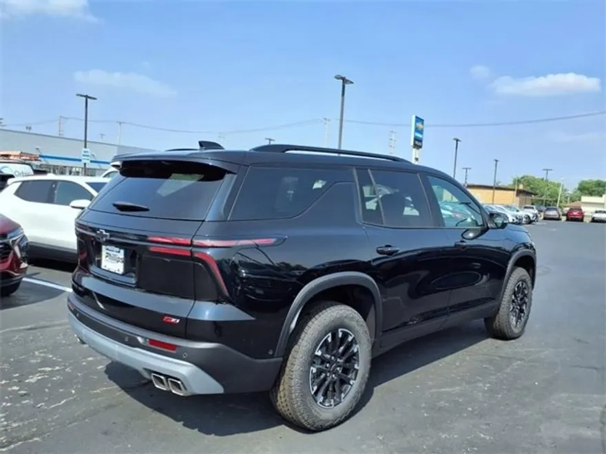 2025 Chevrolet Traverse Z71 photo 1
