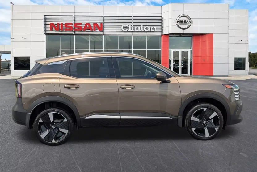 2025 Nissan Kicks SR photo 1