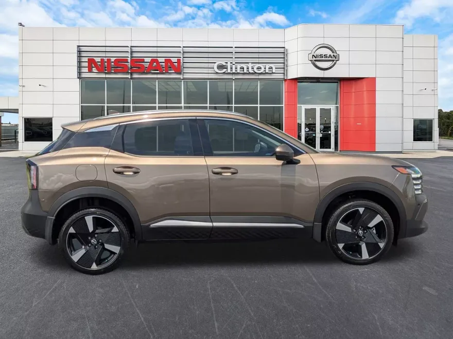 2025 Nissan Kicks SR photo 1