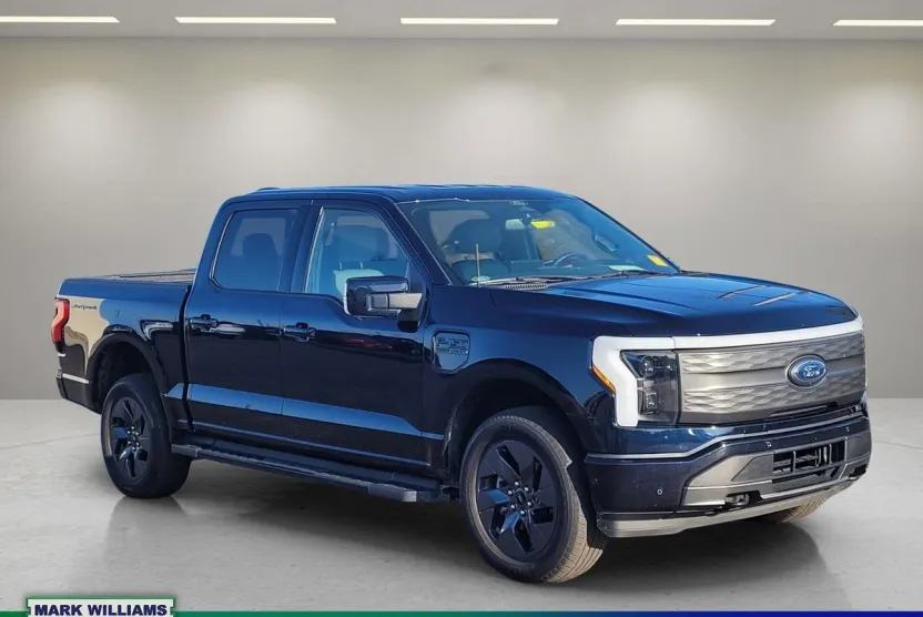 2022 Ford F-150 Lightning Lariat photo 1