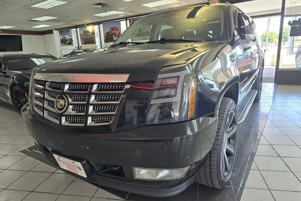 2011 Cadillac Escalade Luxury photo 1
