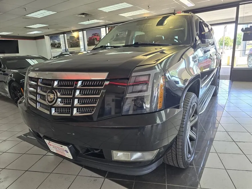 2011 Cadillac Escalade Luxury photo 1