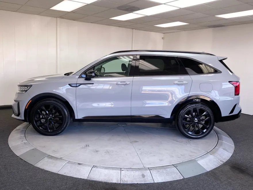 2022 Kia Sorento SX photo 1