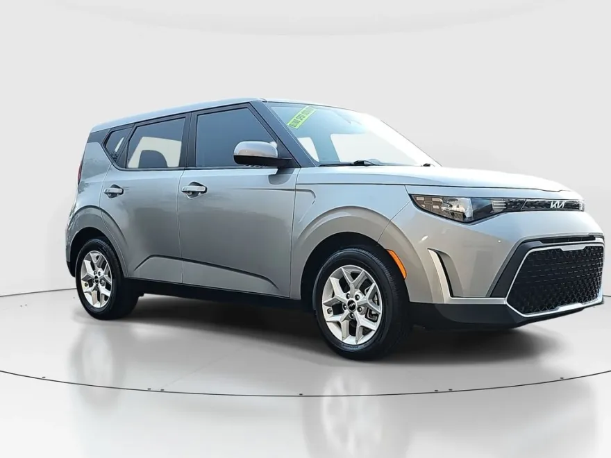 2023 Kia Soul LX photo 1