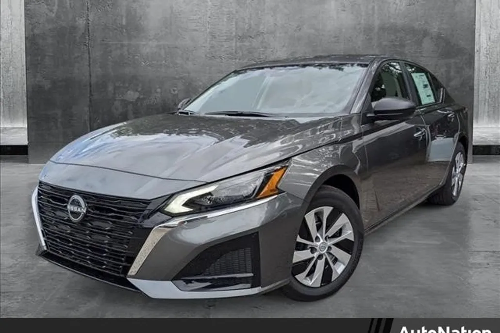 2025 Nissan Altima S photo 1