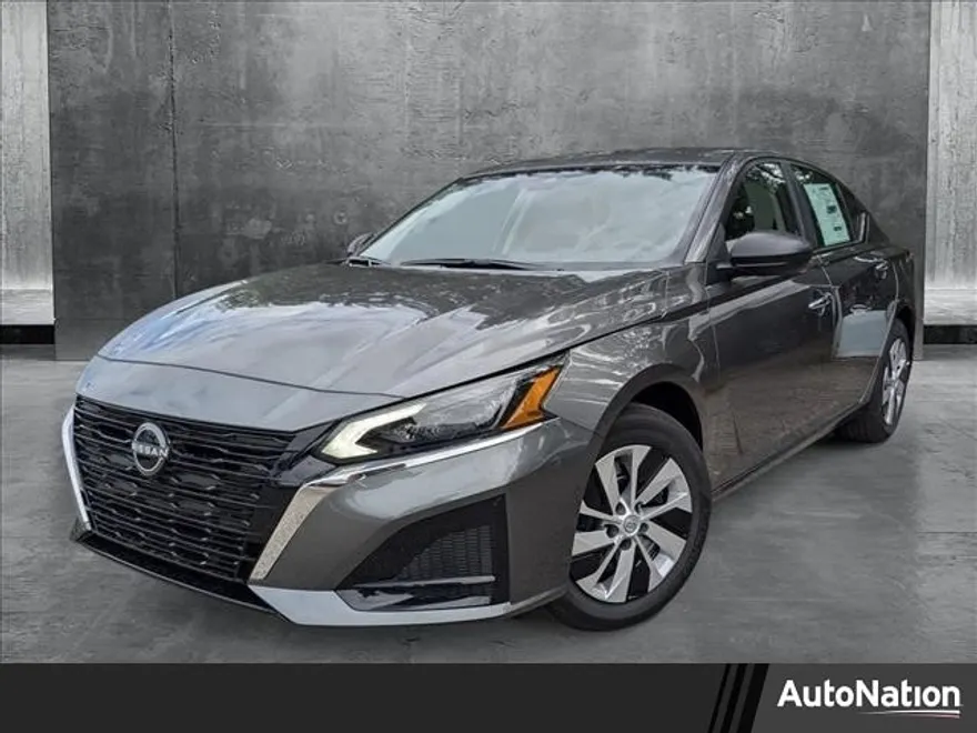 2025 Nissan Altima S photo 1