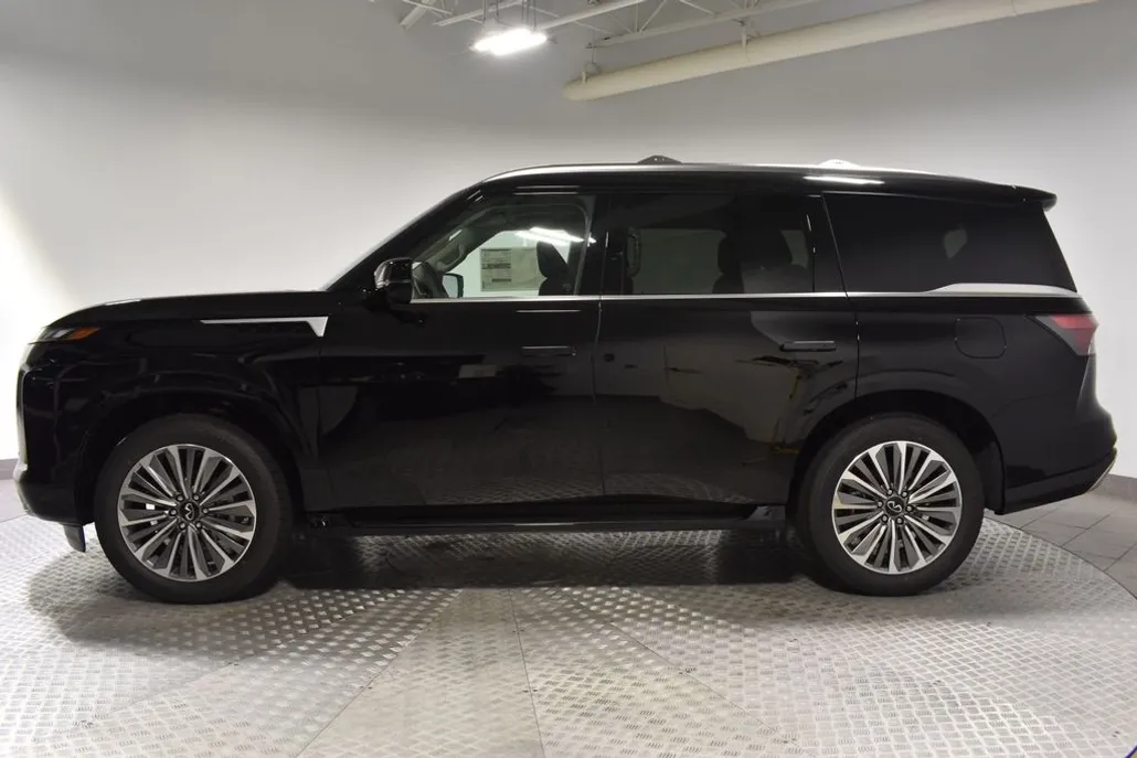 2026 Infiniti QX80 Luxe photo 1