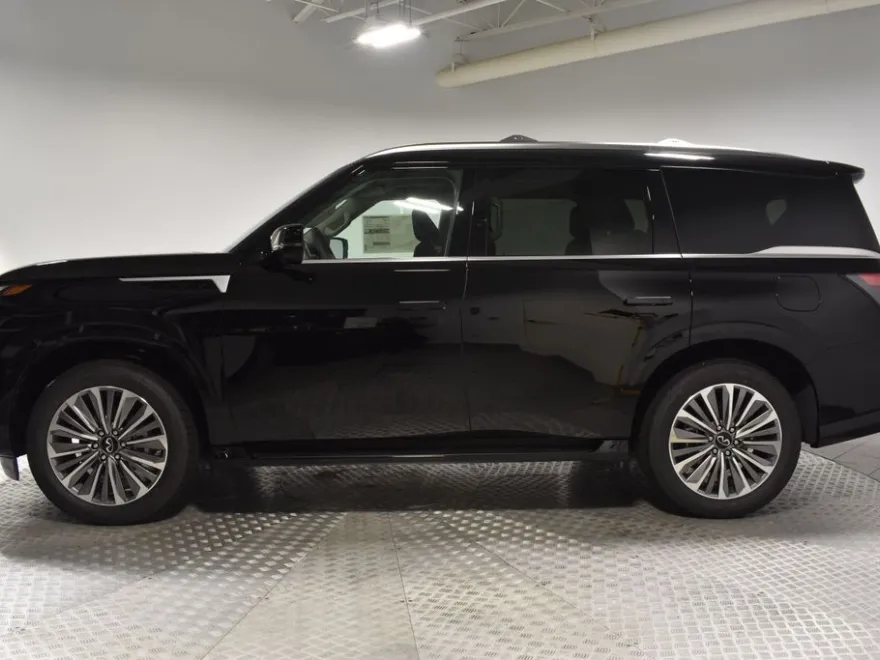 2026 Infiniti QX80 Luxe photo 1