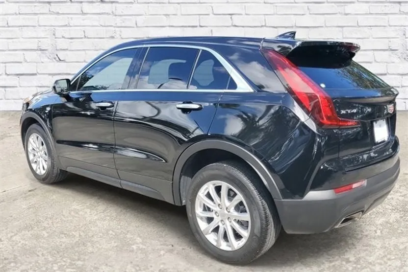 2023 Cadillac XT4 Luxury photo 1