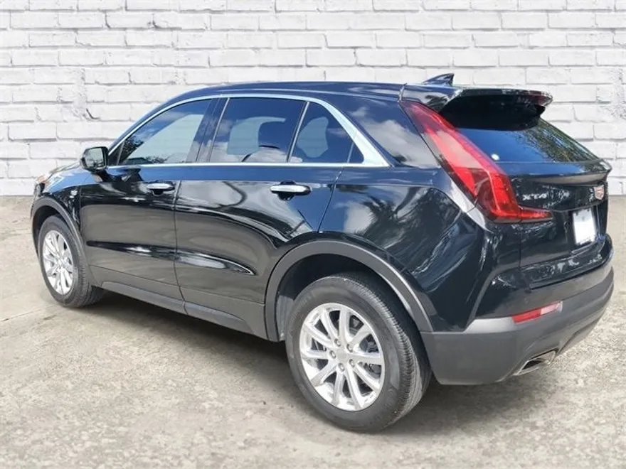2023 Cadillac XT4 Luxury photo 1